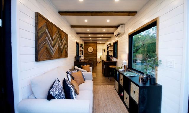 Незвичайний дім з контейнерів у США: ефектні фото - фото 297460