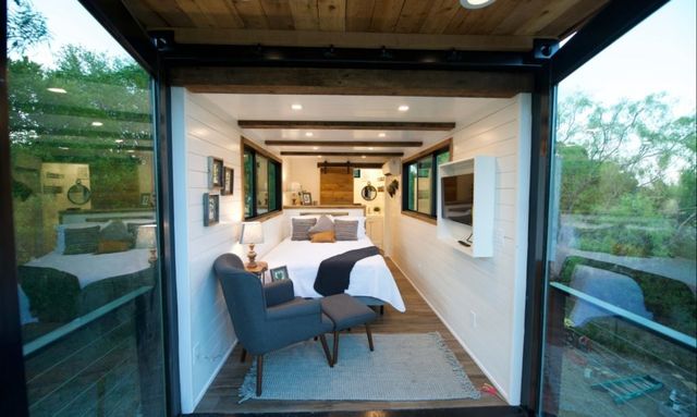 Незвичайний дім з контейнерів у США: ефектні фото - фото 297461