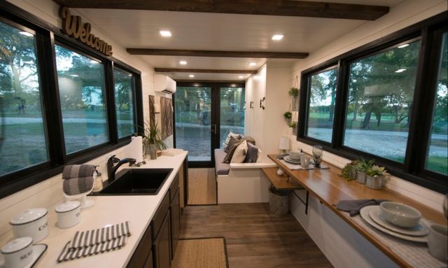 Незвичайний дім з контейнерів у США: ефектні фото - фото 297462