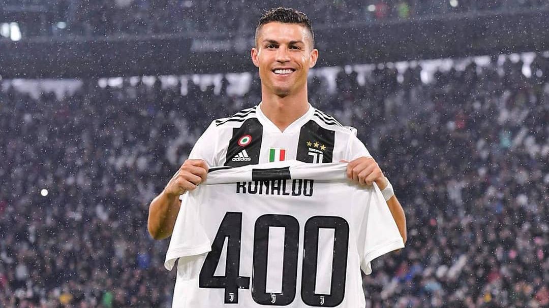 У шапці Санта-Клауса: Роналду привітав усіх з Різдвом