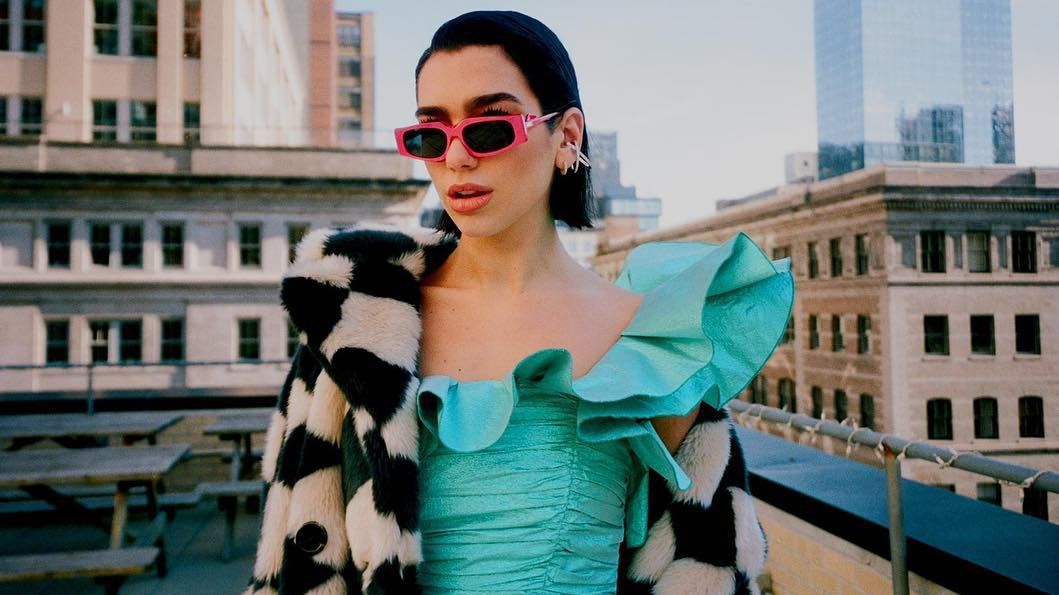 Дуа Ліпа вразила ефектним нарядом