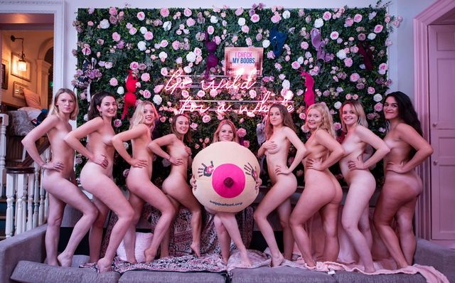 Британські студенти влаштували голу фотосесію для святкового календаря (18+) - фото 298036