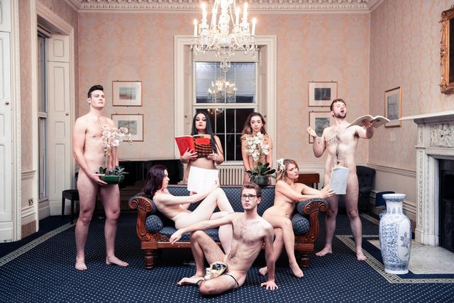 Британські студенти влаштували голу фотосесію для святкового календаря (18+) - фото 298037