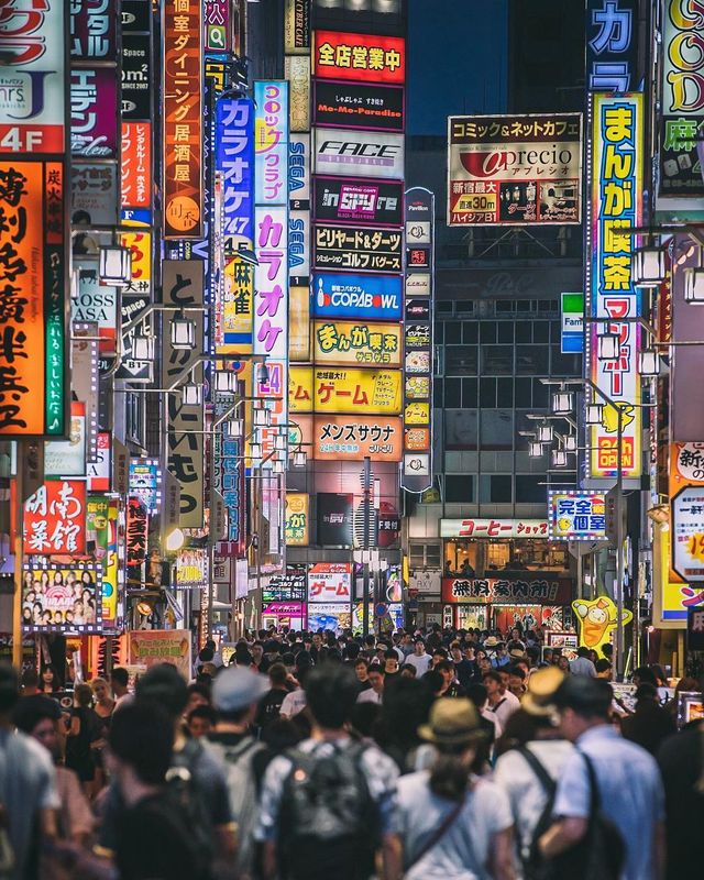 Захопливі вуличні фото Японії Такеші Хаякави, які заворожують - фото 298515