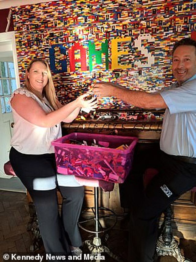 Сім'я витратила 10 місяців на те, щоб побудувати справжню стіну з Lego - фото 298553