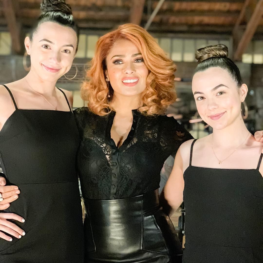 Сальма Хайєк показала струнку фігуру в купальнику