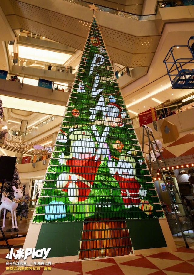 Xiaomi поставила світовий рекорд ялинкою зі смартфонів - фото 298706