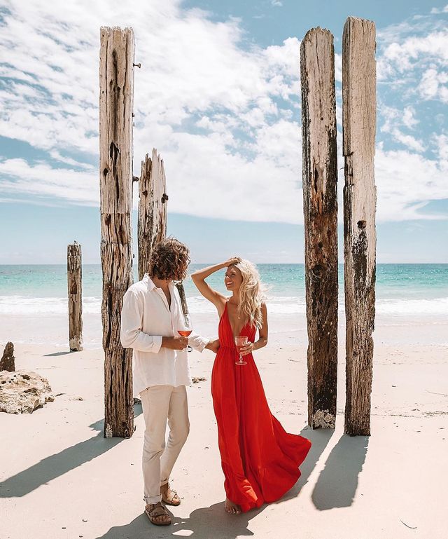 Пара мандрує Австралією на фургоні з вином: яскраві фото - фото 298723