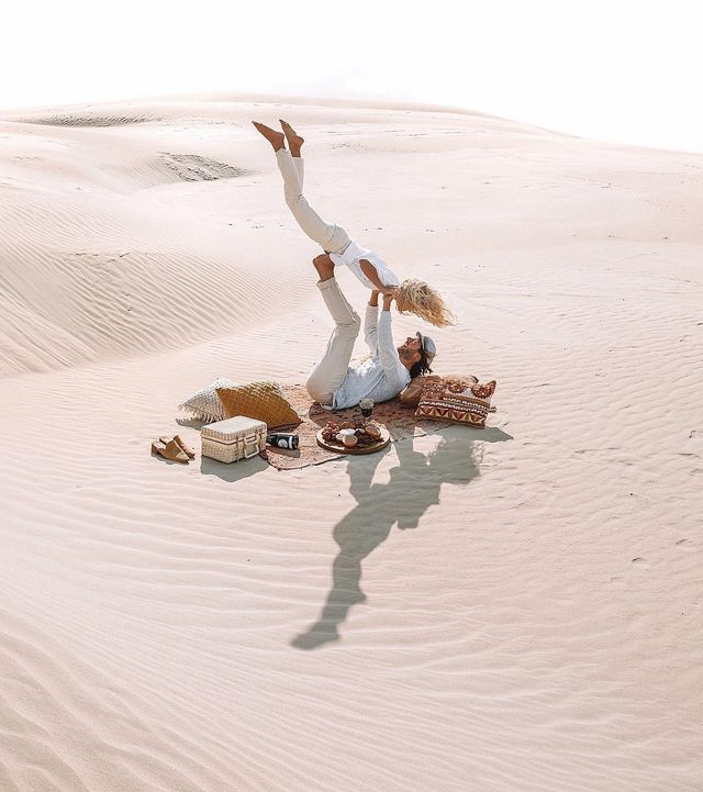 Пара мандрує Австралією на фургоні з вином: яскраві фото - фото 298724