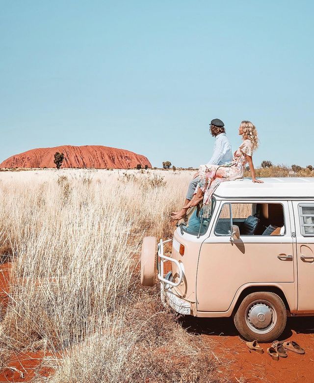 Пара мандрує Австралією на фургоні з вином: яскраві фото - фото 298725