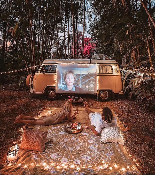 Пара мандрує Австралією на фургоні з вином: яскраві фото - фото 298736