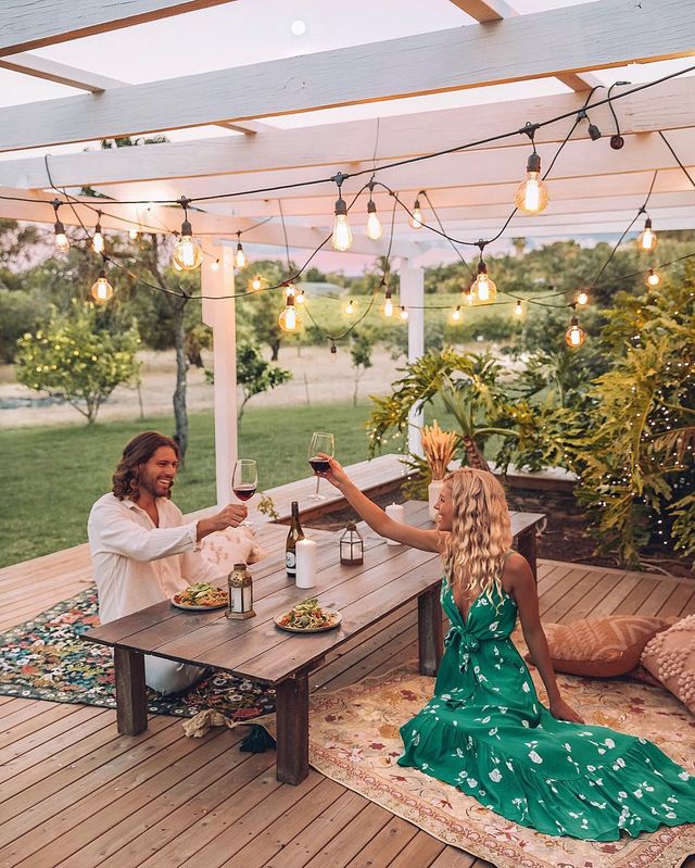 Пара мандрує Австралією на фургоні з вином: яскраві фото - фото 298737