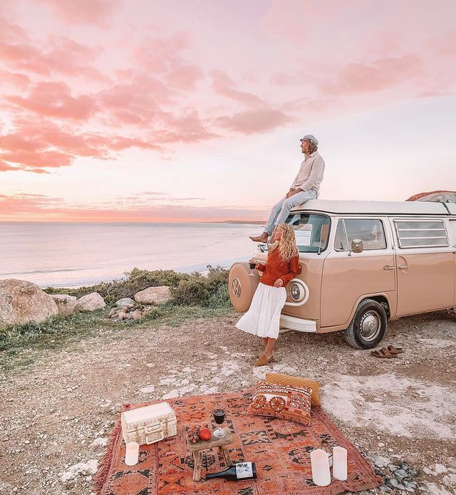 Пара мандрує Австралією на фургоні з вином: яскраві фото - фото 298738