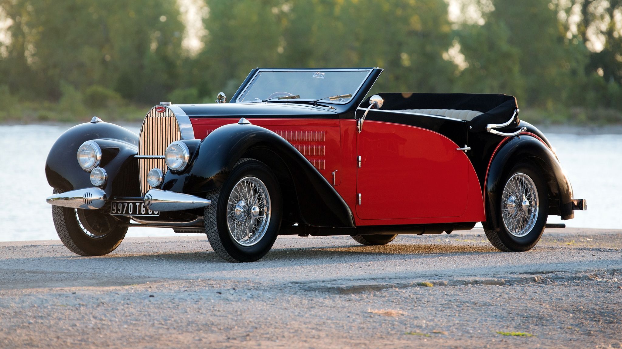 Раритетні автомобілі півстоліття простояли в гаражі - фото 1