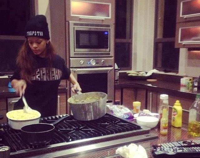 Як Rihanna готує свою фірмову пасту - фото 298813