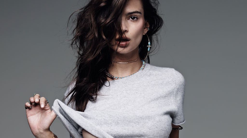 Емілі Ратажковскі похвалилася розкішним тілом