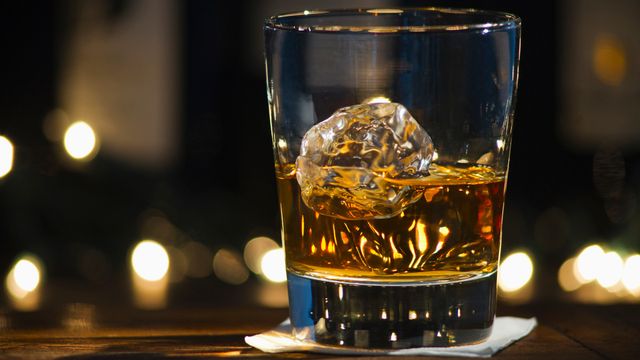 Замість алкоголю він буде пити просту воду - фото 299022