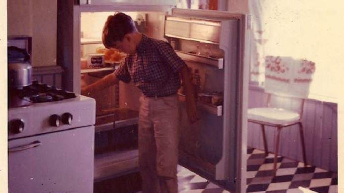 Незмінним супутником холодильника завжди була упаковка з молоком - фото 1