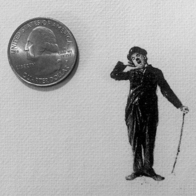 Американець створює мініатюрні малюнки з безліччю деталей - фото 299080