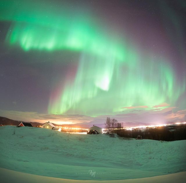 Неймовірна краса полярного сяйва: захопливі фото і відео - фото 299243