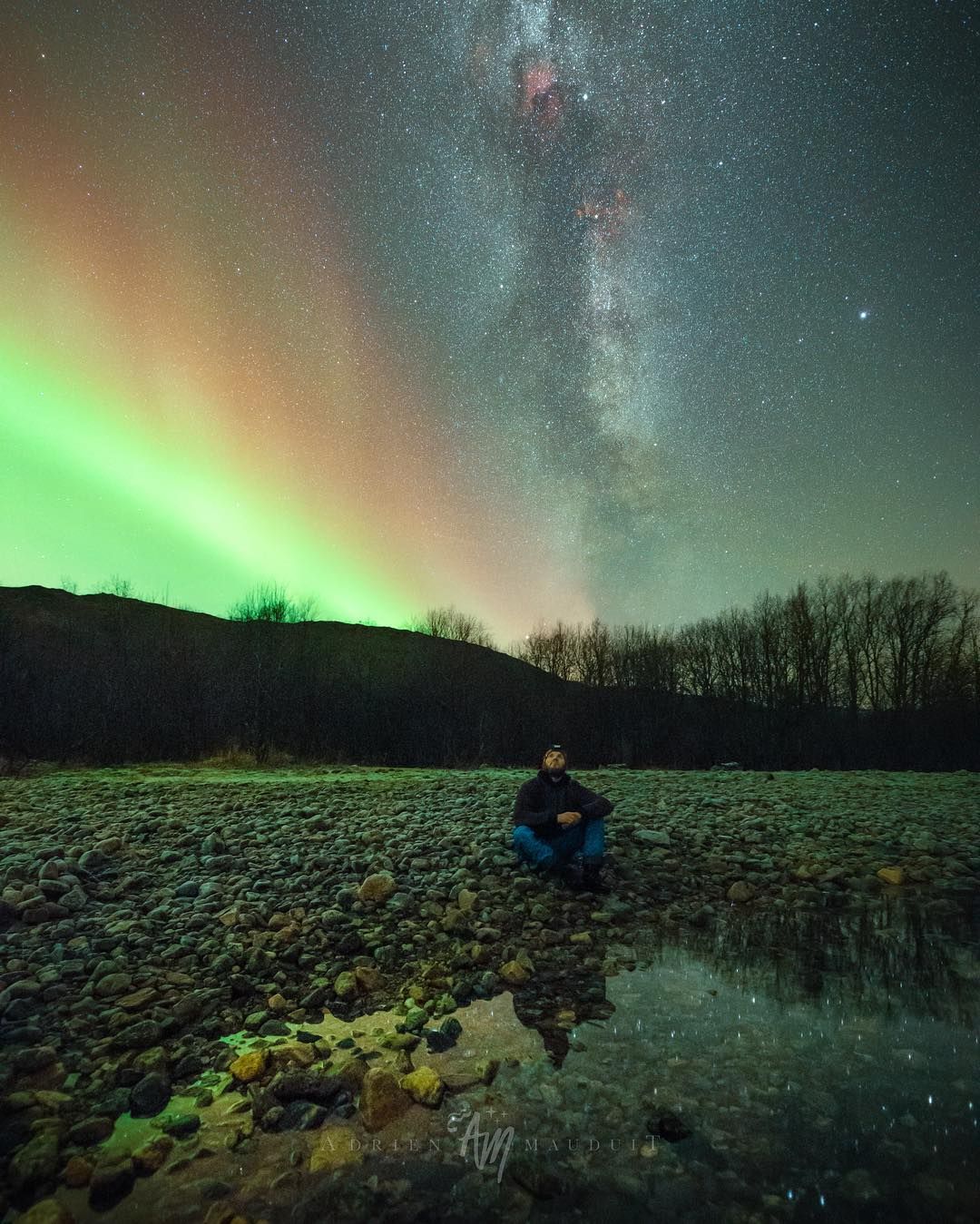Неймовірна краса полярного сяйва: захопливі фото і відео