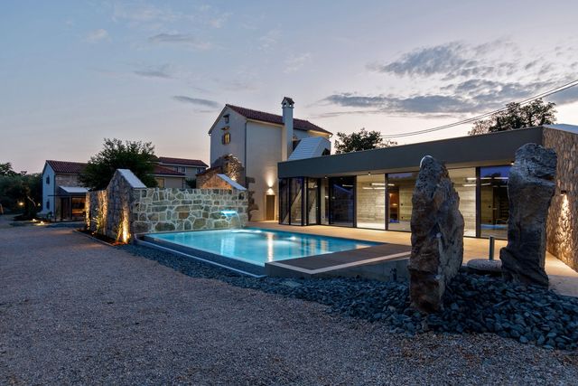 Ідеальний дім для родини у Хорватії: яскраві фото - фото 299346