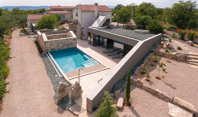 Ідеальний дім для родини у Хорватії: яскраві фото - фото 299347