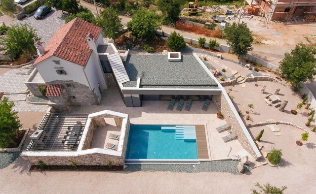 Ідеальний дім для родини у Хорватії: яскраві фото - фото 299351