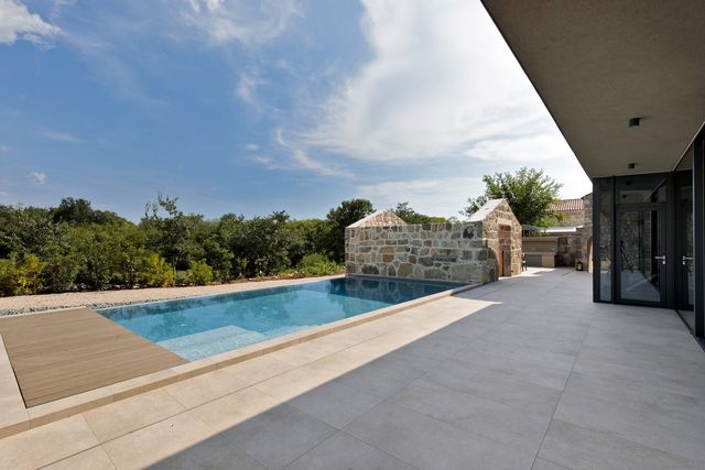 Ідеальний дім для родини у Хорватії: яскраві фото - фото 299354