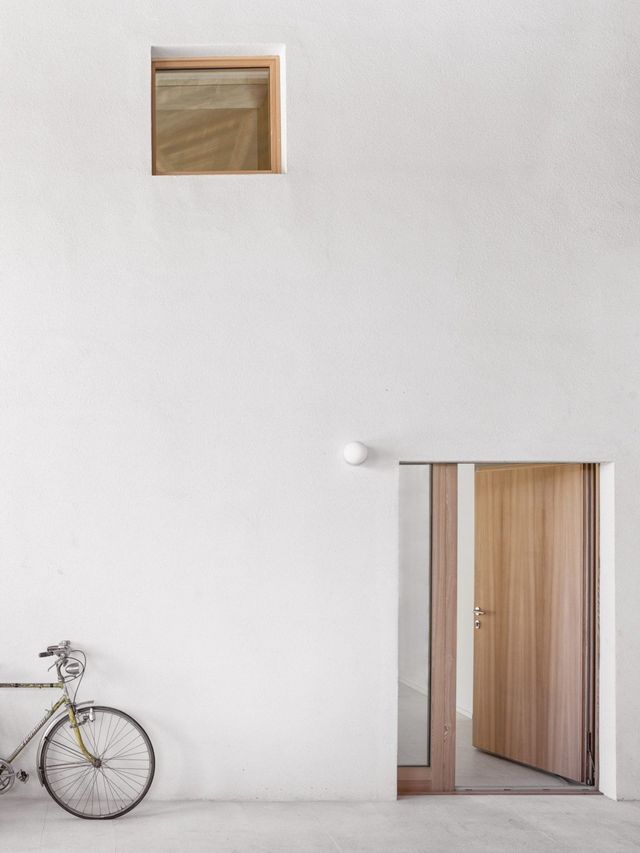 Архітектори зробили сучасний дім зі старого сараю - фото 299437