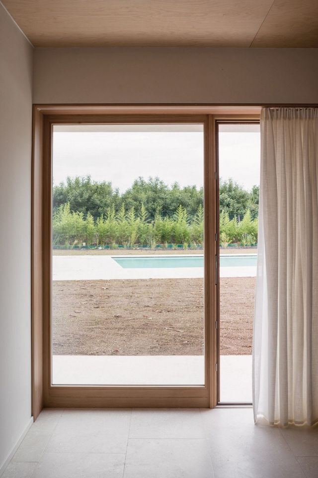 Архітектори зробили сучасний дім зі старого сараю - фото 299440