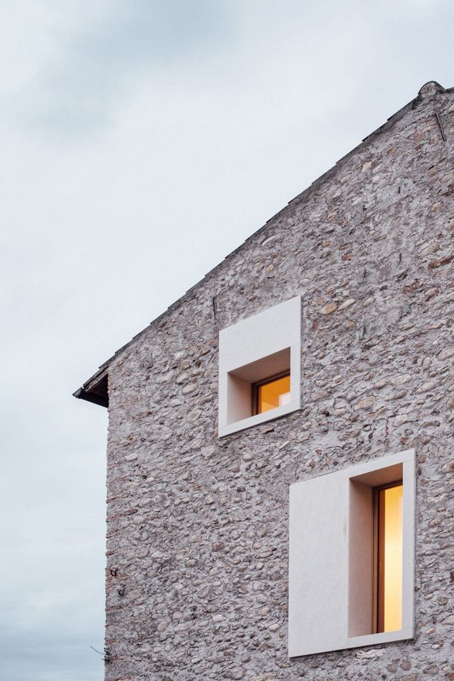 Архітектори зробили сучасний дім зі старого сараю - фото 299442