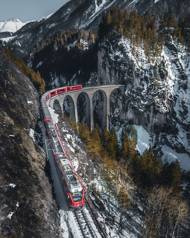 Захопливі подорожі шведського фотографа: яскраві кадри - фото 299473