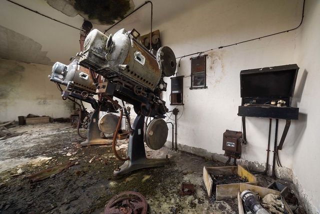 Занедбані театри Європи: вражаючі фото - фото 299521