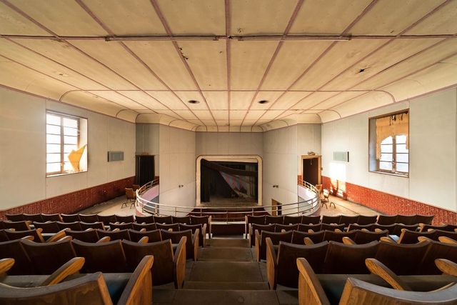 Занедбані театри Європи: вражаючі фото - фото 299522