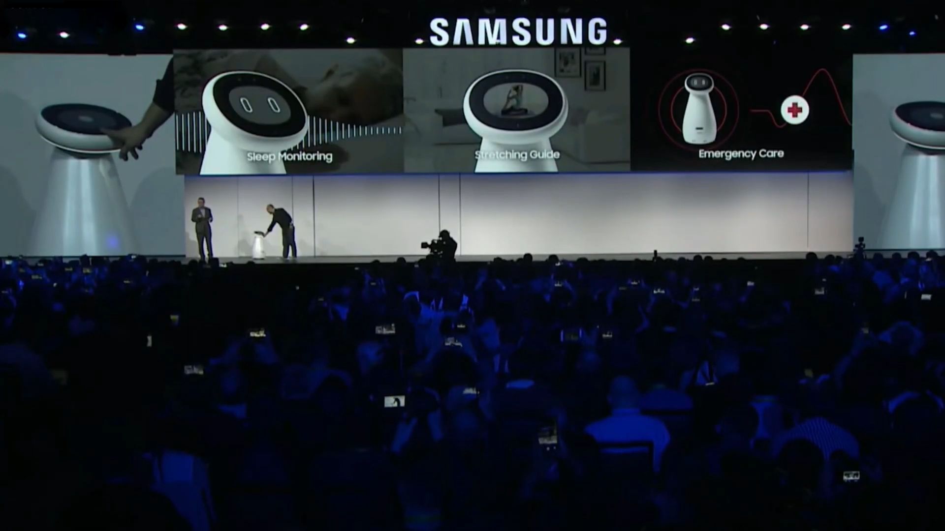 Samsung показала робота, який буде дбати про здоров'я власника