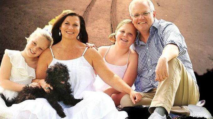 Політику "приробили" другу ліву ногу - фото 1