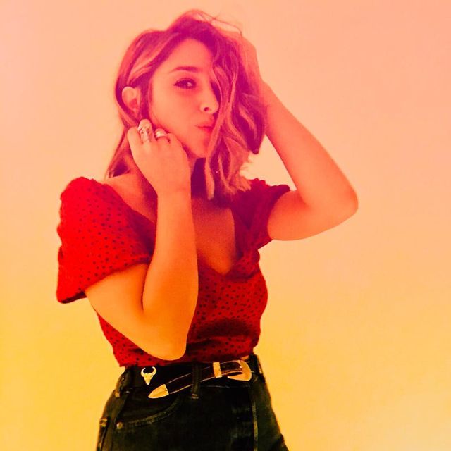 Як зараз виглядає і чим займається Кучерявка Сью: фото і відео - фото 299829