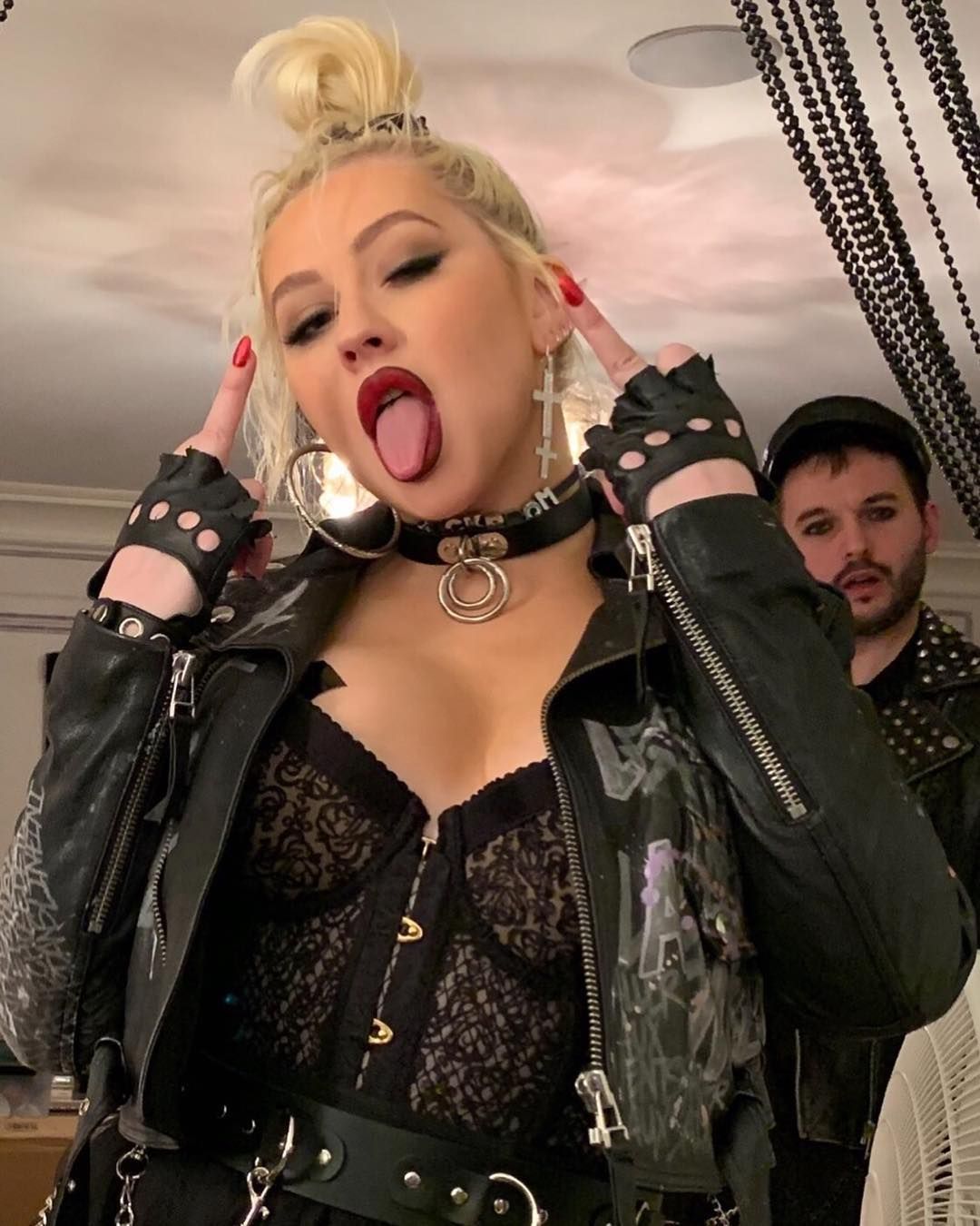 Темний бік: Агілера здивувала архівними фото