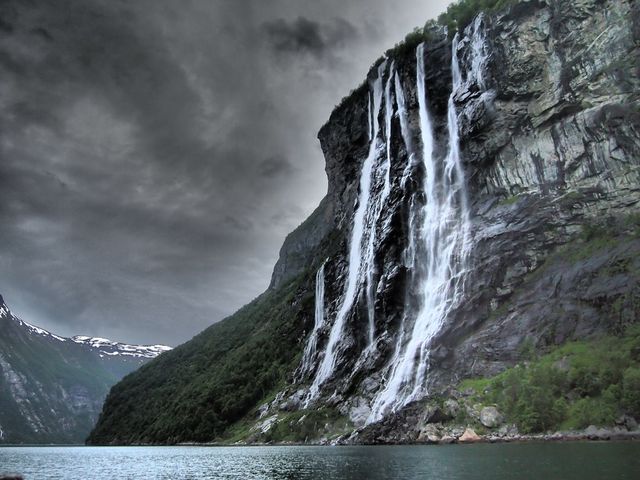 Найбільш красиві водоспади взимку - фото 300125