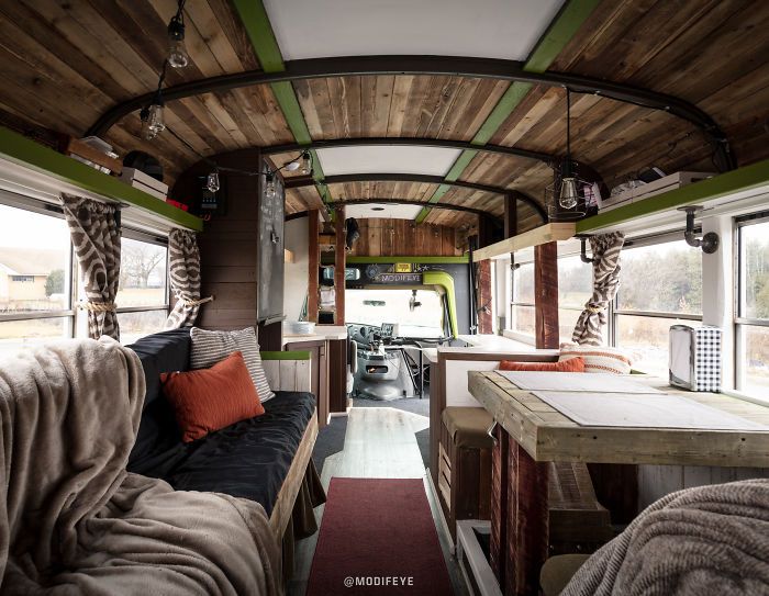 Міні-автобус став будинком на колесах - фото 1