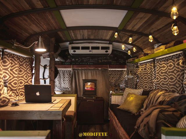 Фотограф перетворив автобус у дім для мандрів: затишні кадри - фото 300434