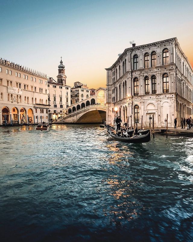 Вуличні фото Венеції, які надихають мандрувати: яскраві кадри - фото 300600