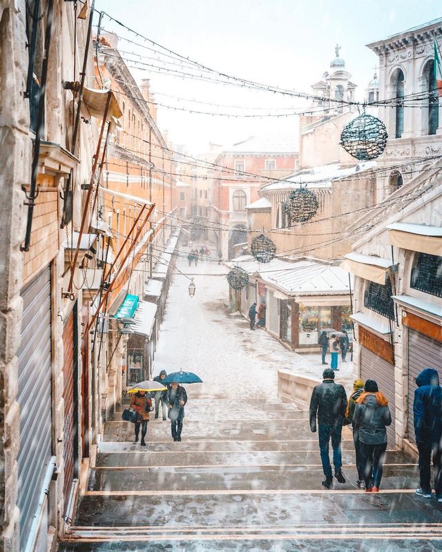 Вуличні фото Венеції, які надихають мандрувати: яскраві кадри - фото 300612