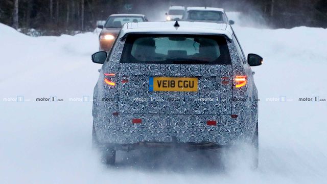 Land Rover Discovery Sport зняли під час тестів - фото 300783