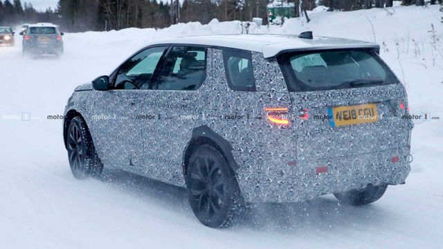Land Rover Discovery Sport зняли під час тестів - фото 300784