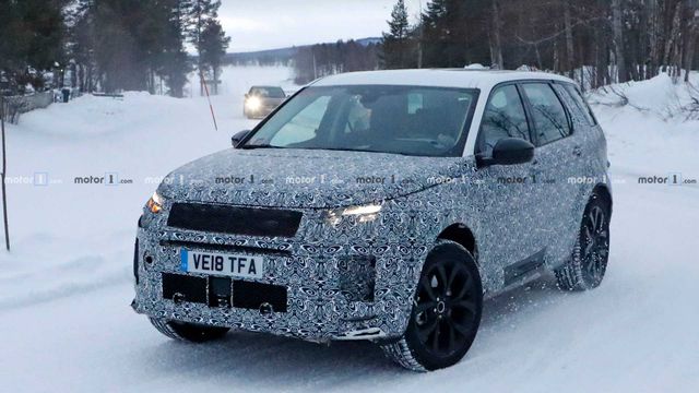 Land Rover Discovery Sport зняли під час тестів - фото 300785