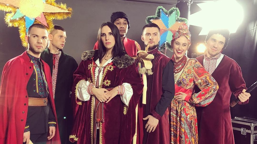 Українські зірки виконали колядку - фото 1