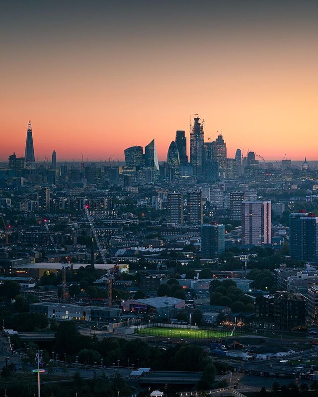 Міські пейзажі в об'єктиві Отто Берклі: яскраві фото - фото 301201