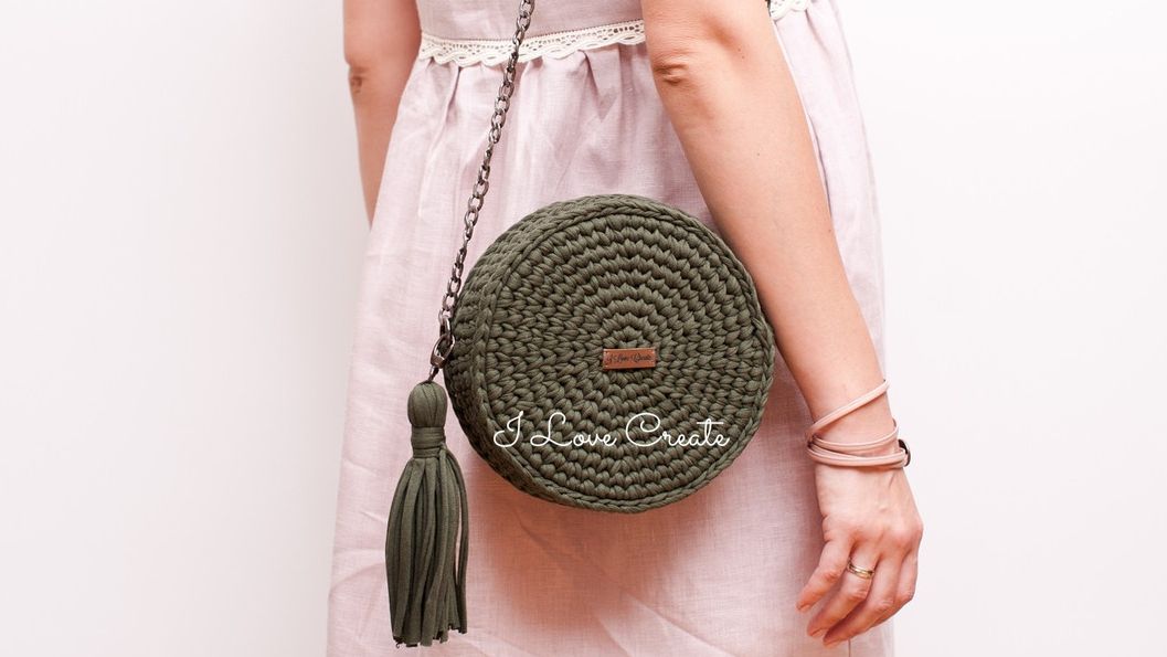 Новий-старий тренд: у моду повернулися в'язані сумки